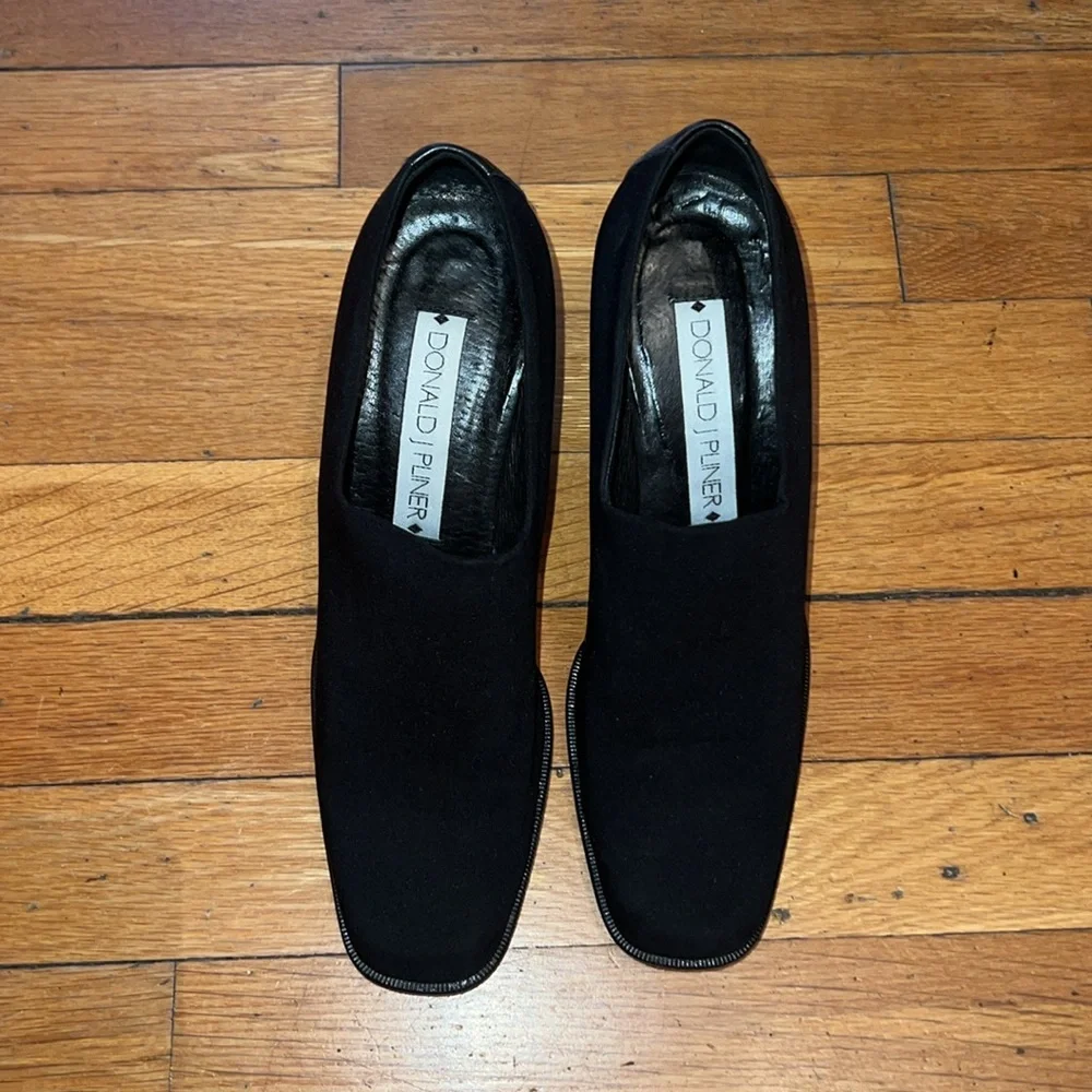 Donald J. Pliner The Chelsie Pump Heels in Black, size 7.5